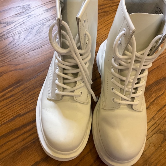 Dr. Martens white boots size 6 - Picture 10 of 12